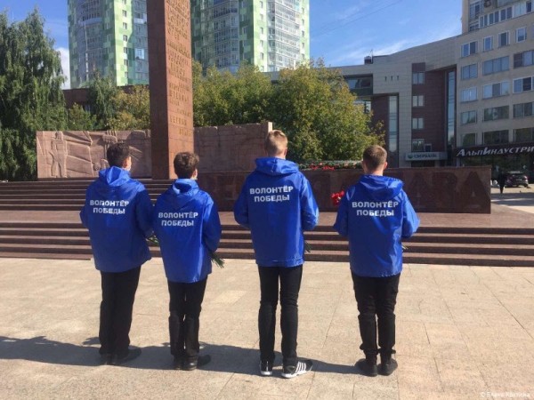 В Перми почтили память героев Курской битвы В Перми почтили память героев Курской битвы