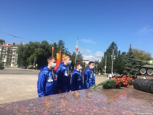 В Перми почтили память героев Курской битвы В Перми почтили память героев Курской битвы