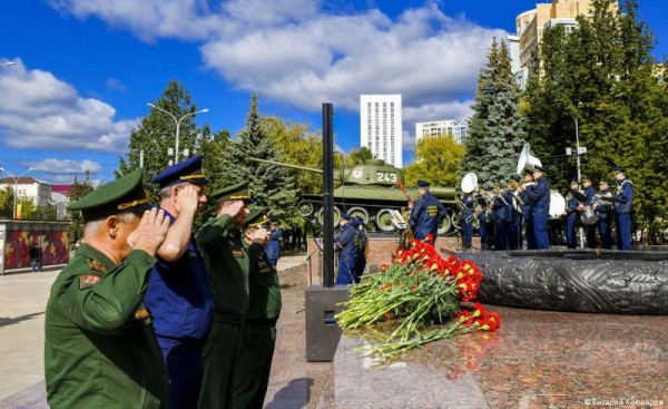 В Перми возложили «Цветы памяти» в честь окончания Второй мировой войны