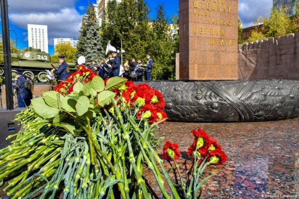 В Перми возложили «Цветы памяти» в честь окончания Второй мировой войны