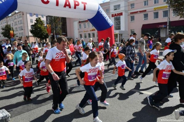 На улице Ленина дан старт детскому забегу Пермского марафона