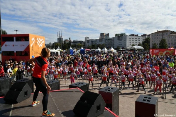 На улице Ленина дан старт детскому забегу Пермского марафона