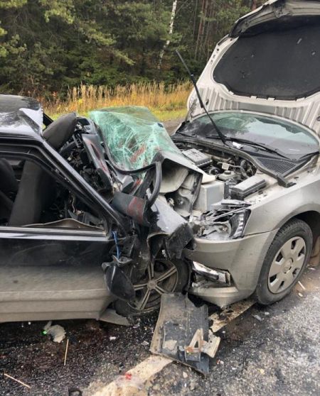 В Пермском крае на трассе три человека пострадали в лобовом ДТП