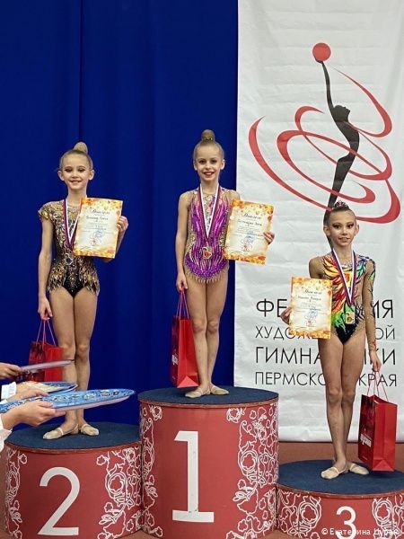 Пермские спортменки стали победителями регионального чемпионата и первенства по художественной гимнастике Пермские спортменки стали победителями регионального чемпионата и первенства по художественной гимнастике
