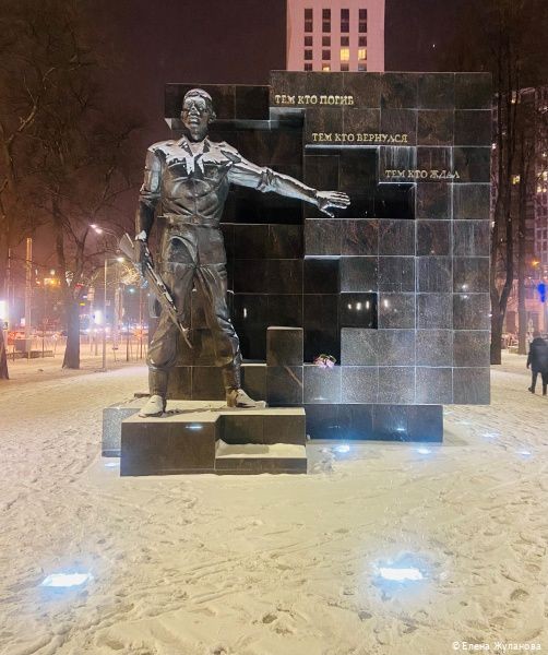 В Перми заработала архитектурная подсветка мемориала «Солдат России»