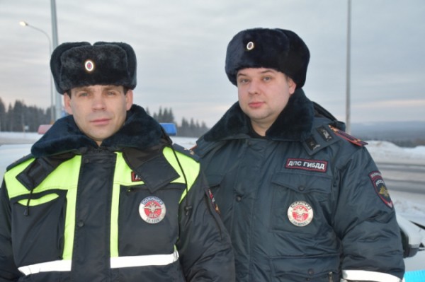 В Чусовском районе сотрудники ДПС помогли попавшим в аварию людям