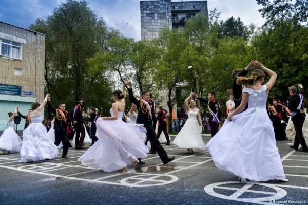 Алексей Дёмкин поздравил выпускников Пермской кадетской школы №1 с последним звонком