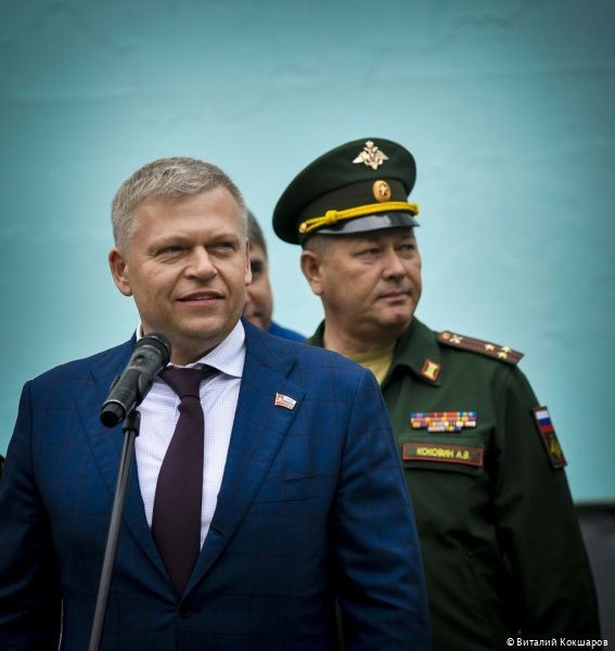 Алексей Дёмкин поздравил выпускников Пермской кадетской школы №1 с последним звонком