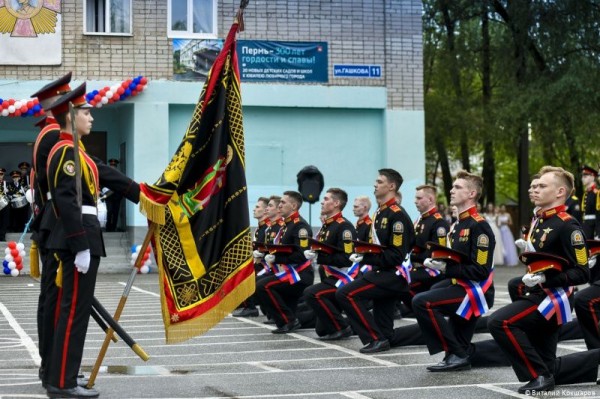 Алексей Дёмкин поздравил выпускников Пермской кадетской школы №1 с последним звонком