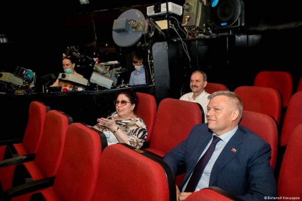 Главе Перми Алексею Дёмкину презентовали новое оборудование Пермского планетария