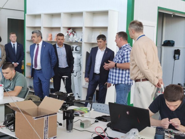 Дмитрий Махонин: «Опыт Иннополиса поможет при создании в Прикамье новых технопарков и ОЭЗ» Дмитрий Махонин: «Опыт Иннополиса поможет при создании в Прикамье новых технопарков и ОЭЗ»