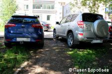 Во всех районах Перми начались рейды по контролю за парковкой на газонах