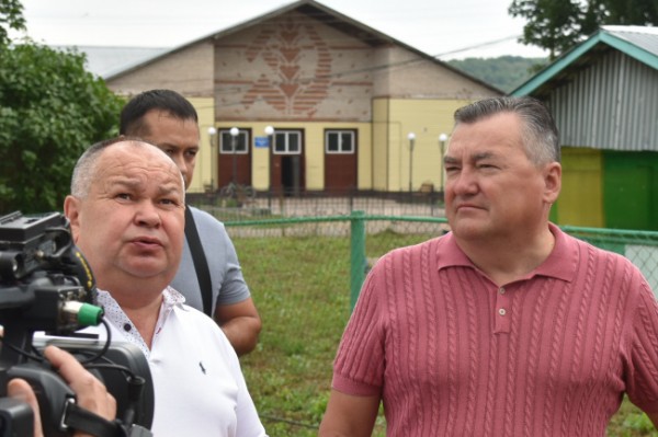 Валерий Сухих проверил подготовку школ к учебному году