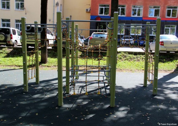 В Перми в саду Декабристов появилась спортивная и детская площадка В Перми в саду Декабристов появилась спортивная и детская площадка