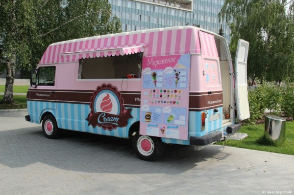 На эспланаде в Перми начал работать фудтрак по продаже мороженого На эспланаде в Перми начал работать фудтрак по продаже мороженого