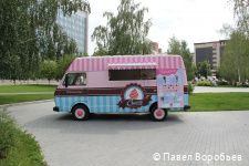 На эспланаде в Перми начал работать фудтрак по продаже мороженого На эспланаде в Перми начал работать фудтрак по продаже мороженого