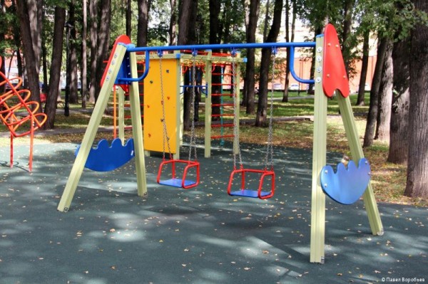 В Перми в саду Декабристов появилась спортивная и детская площадка В Перми в саду Декабристов появилась спортивная и детская площадка