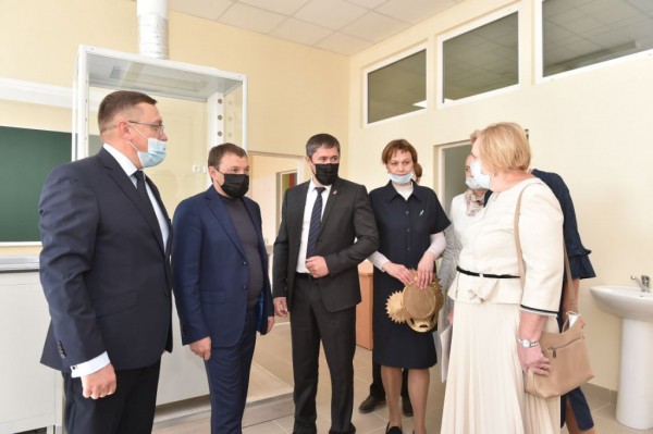 Благодаря нацпроекту в Березниках впервые за 25 лет появилась новая школа с бассейном