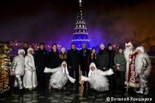 В Перми зажглись огни на главной городской ели В Перми зажглись огни на главной городской ели