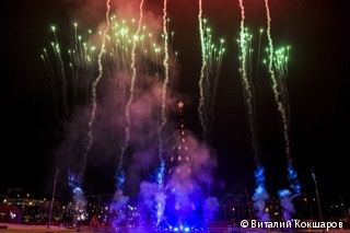 В Перми зажглись огни на главной городской ели В Перми зажглись огни на главной городской ели