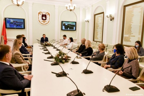 В Перми наградили победителей конкурса на лучшее оформление предприятий к Новому году