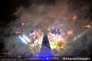 В Перми зажглись огни на главной городской ели В Перми зажглись огни на главной городской ели