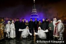 В Перми зажглись огни на главной городской ели В Перми зажглись огни на главной городской ели