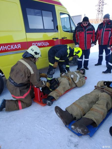 Сотрудники Пермской городской службы спасения приняли участие в учениях по помощи пострадавшим в ДТП