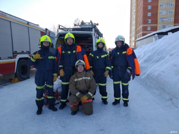 Сотрудники Пермской городской службы спасения приняли участие в учениях по помощи пострадавшим в ДТП