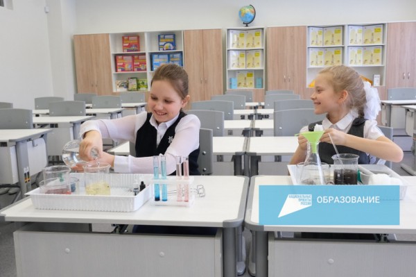 Дмитрий Махонин открыл один из крупнейших школьных корпусов в Пермском крае Дмитрий Махонин открыл один из крупнейших школьных корпусов в Пермском крае