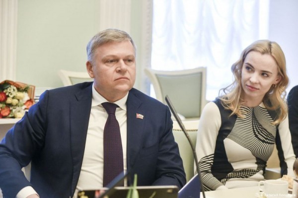 Алексей Дёмкин встретился со спортсменами ТСК «Дуэт» - чемпионами мира по танцевальному спорту