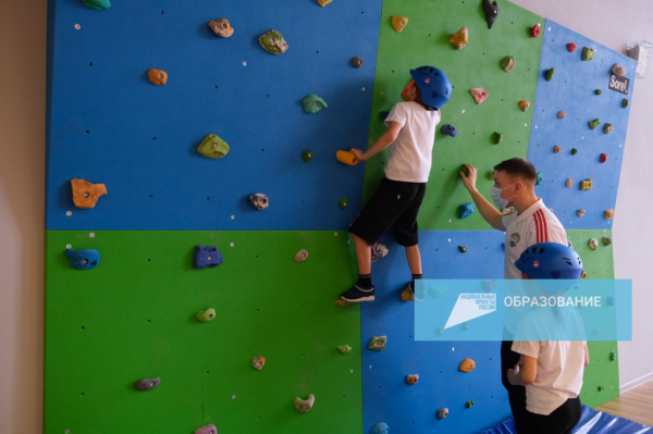 Дмитрий Махонин открыл один из крупнейших школьных корпусов в Пермском крае Дмитрий Махонин открыл один из крупнейших школьных корпусов в Пермском крае