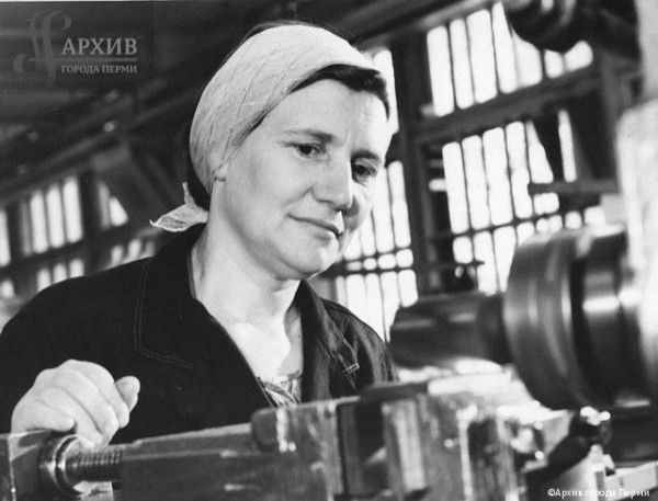 В Перми открылась уличная выставка «Пермяки в XX веке на фотографиях»