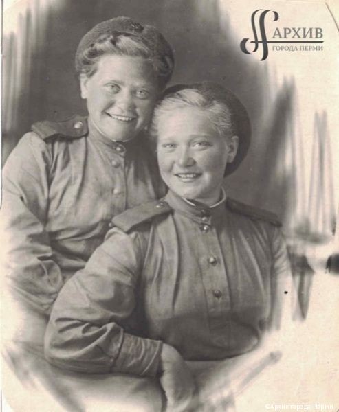 В Перми открылась уличная выставка «Пермяки в XX веке на фотографиях»