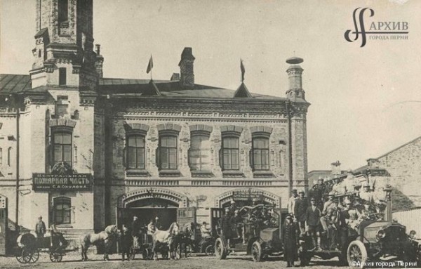 В Перми открылась уличная выставка «Пермяки в XX веке на фотографиях»