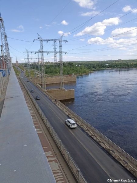 В Перми открыто движение по двум полосам на дороге через плотину Камской ГЭС В Перми открыто движение по двум полосам на дороге через плотину Камской ГЭС