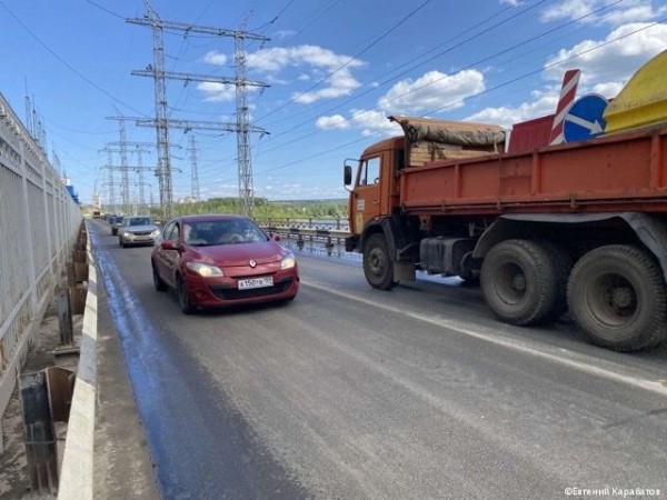 В Перми открыто движение по двум полосам на дороге через плотину Камской ГЭС В Перми открыто движение по двум полосам на дороге через плотину Камской ГЭС