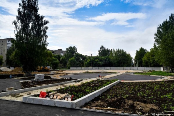В сквере на улице Гашкова на 90% выполнено благоустройство пешеходных дорожек
