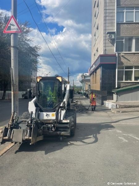 На улице Сибирской в Перми стартовал демонтаж бортового камня