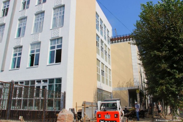 В новый корпус пермской гимназии №17 начали завозить оборудование для пищеблока
