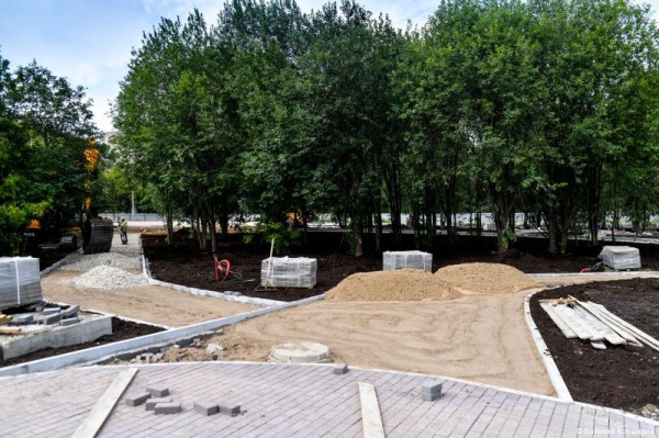 В сквере на улице Гашкова на 90% выполнено благоустройство пешеходных дорожек