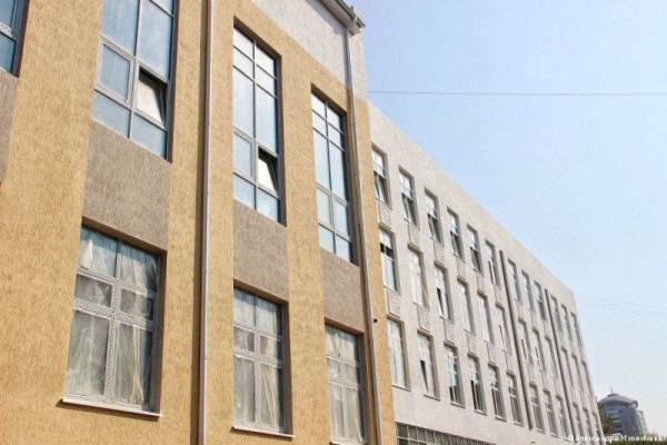 В новый корпус пермской гимназии №17 начали завозить оборудование для пищеблока
