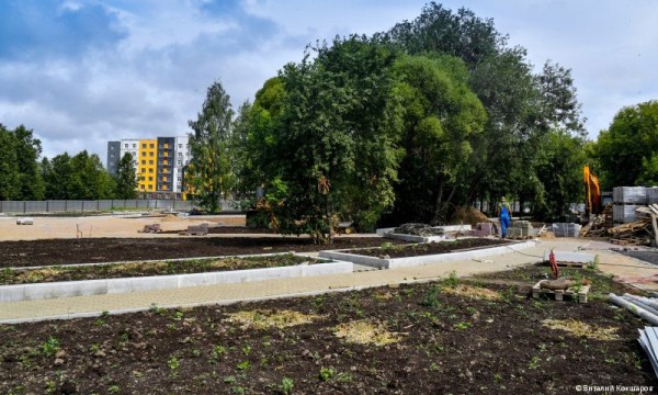В сквере на улице Гашкова на 90% выполнено благоустройство пешеходных дорожек