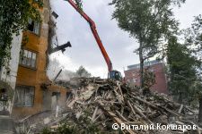 В Перми начался снос пятиэтажного четырёхподъездного дома по улице Петропавловской, 14