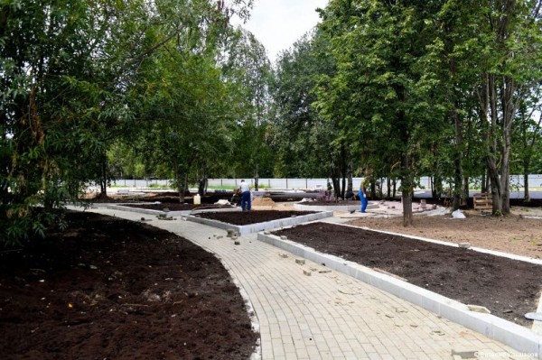 В сквере на улице Гашкова на 90% выполнено благоустройство пешеходных дорожек