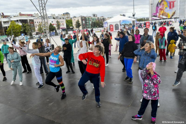 На площади перед Театром-Театром в Перми начался танцевальный марафон &laquo;Открой себя&raquo;