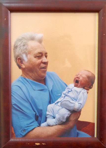 Детей приносит не аист. История «крестного отца Донбасса» — акушера Владимира Чайки