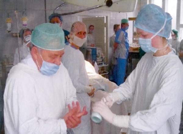 Детей приносит не аист. История «крестного отца Донбасса» — акушера Владимира Чайки