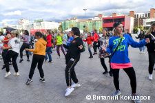 На площади перед Театром-Театром в Перми начался танцевальный марафон &laquo;Открой себя&raquo;
