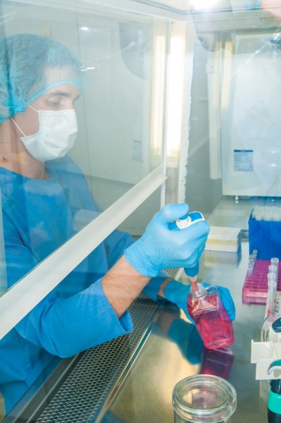 Медицина будущего и спасение тяжелых пациентов: клеточная лаборатория в Донецке